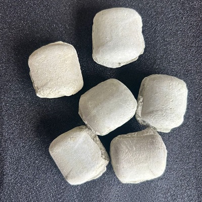 Moly Oxide Briquettes